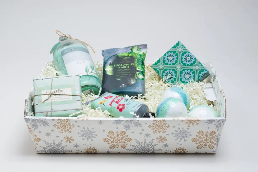 8-5/8W x 12-1/2L x 3-5/16H, E-Flute Market Trays, Alpine Snowflake
