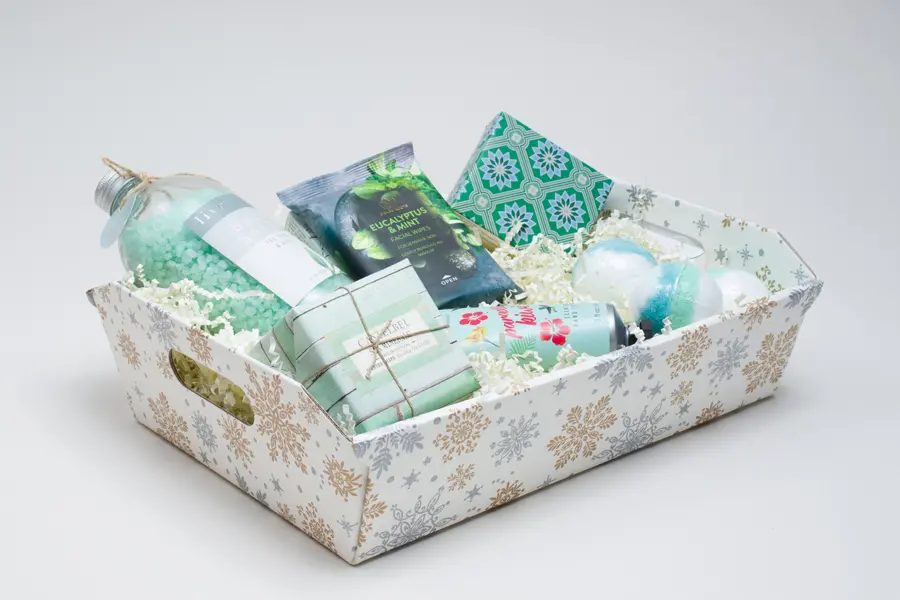 8-5/8W x 12-1/2L x 3-5/16H, E-Flute Market Trays, Alpine Snowflake