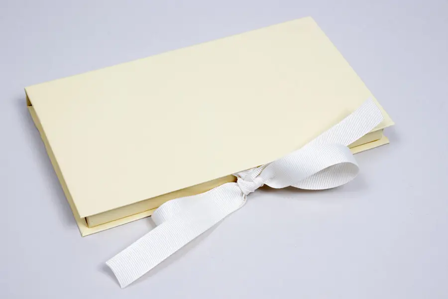 7-1/2L x 4-1/4W x 5/8H, Platform Gift Card Boxes, Matte Creme