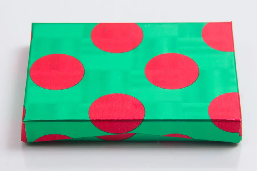 4-5/8L x 3-3/8W x 5/8H, Pop-Up Gift Card Boxes, Green With Red Dots