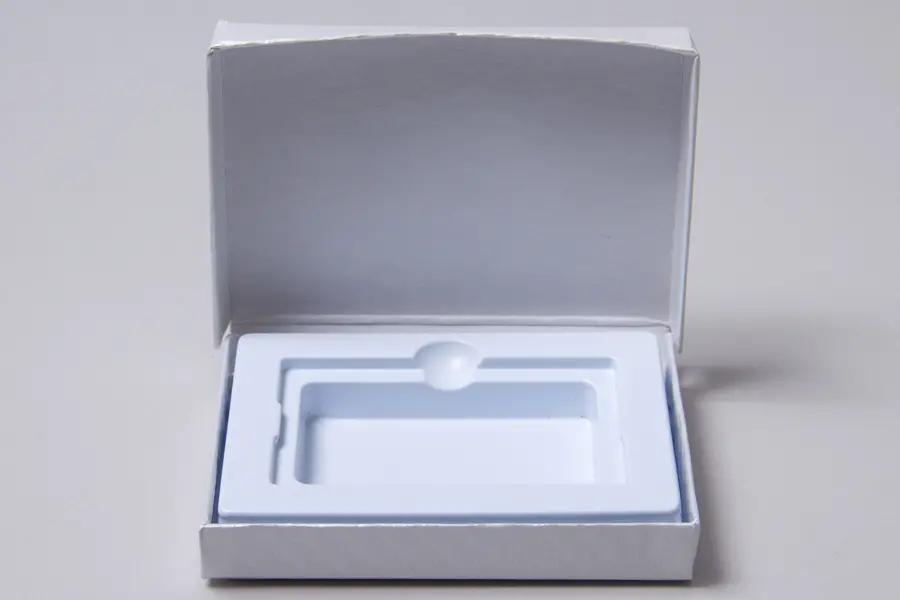4-5/8L x 3-3/8W x 5/8H, Flip-Boxes Gift Card Boxes - Plastic Insert, Pearl Pillows