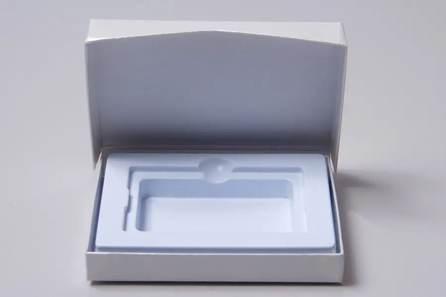 4-5/8L x 3-3/8W x 5/8H, Flip-Boxes Gift Card Boxes - Plastic Insert, Pearl Sheen Ice