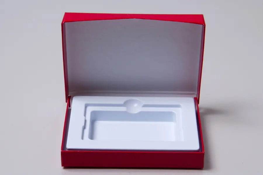 4-5/8L x 3-3/8W x 5/8H, Flip-Boxes Gift Card Boxes - Plastic Insert, Red Ice