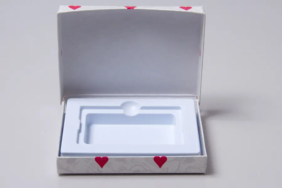 4-5/8L x 3-3/8W x 5/8H, Flip-Boxes Gift Card Boxes - Plastic Insert, Valentine Hearts