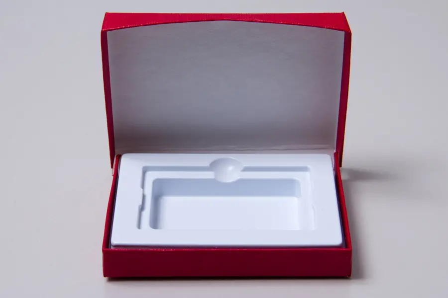 4-5/8L x 3-3/8W x 5/8H, Flip-Boxes Gift Card Boxes - Plastic Insert, Red Rib