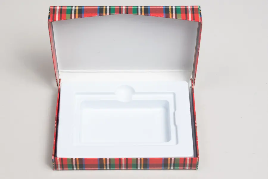4-5/8L x 3-3/8W x 5/8H, Flip-Boxes Gift Card Boxes - Plastic Insert, Tartan Plaid