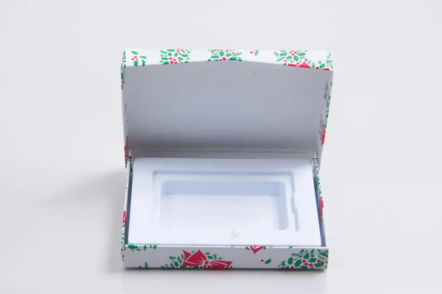 4-5/8L x 3-3/8W x 5/8H, Flip-Boxes Gift Card Boxes - Plastic Insert, Red & Green Wreath