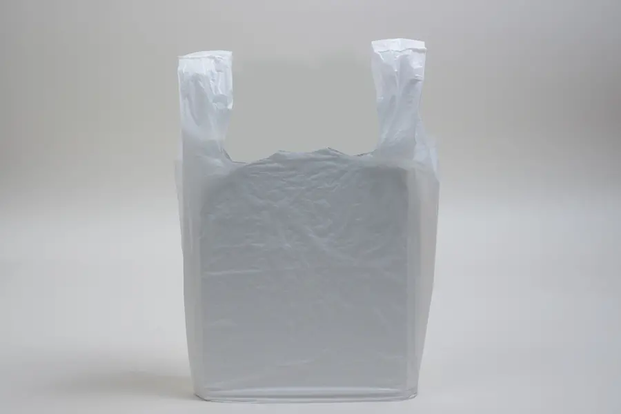 12W X 7D X 22H, ECONOMY T-SHIRT PLASTIC SHOPPING BAGS - WHITE