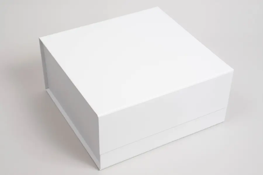 9-1/2L x 9-1/2W x 4-5/7H, Vogue Series 7 Panel Matte Magnetic Boxes, Matte White
