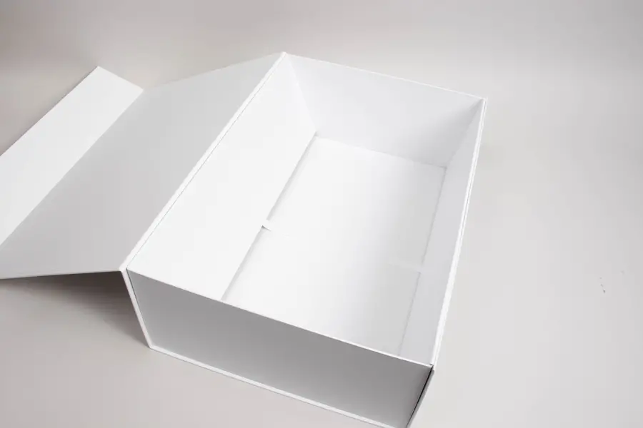 18L x 12W x 5-3/4H, Vogue Series 7 Panel Matte Magnetic Boxes, Matte White
