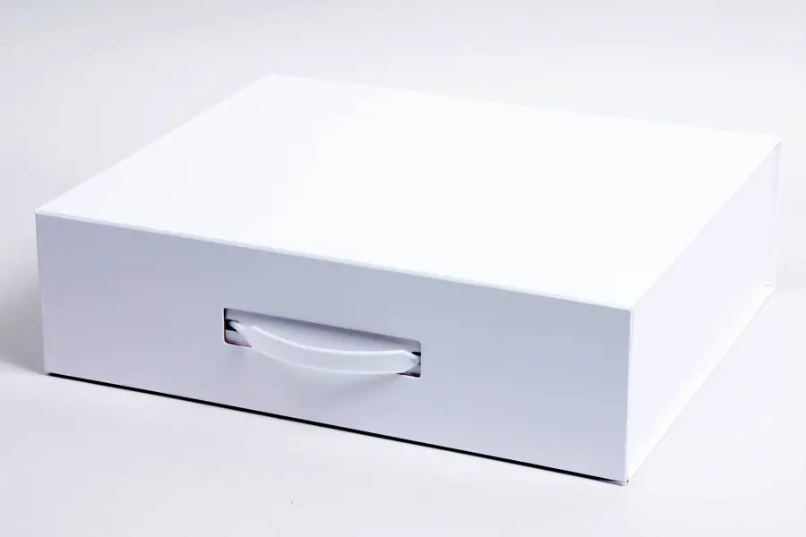 10-1/4L x 12-1/4W x 3-1/2H, Magnetic Handle Gloss White Folio Boxes, White Gloss
