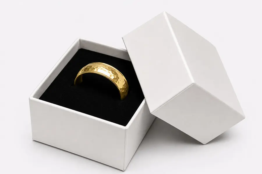 1-5/8W x 1-5/8L x 1-1/4H, Deluxe Set Up Ring / Lapel Pin Box w/Foam Insert, White Swirl